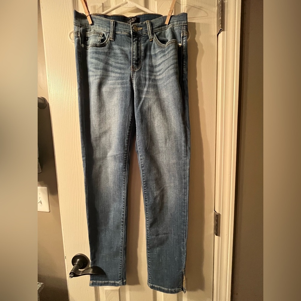 Judy Blue Skinny Fit size 7, split hem detail